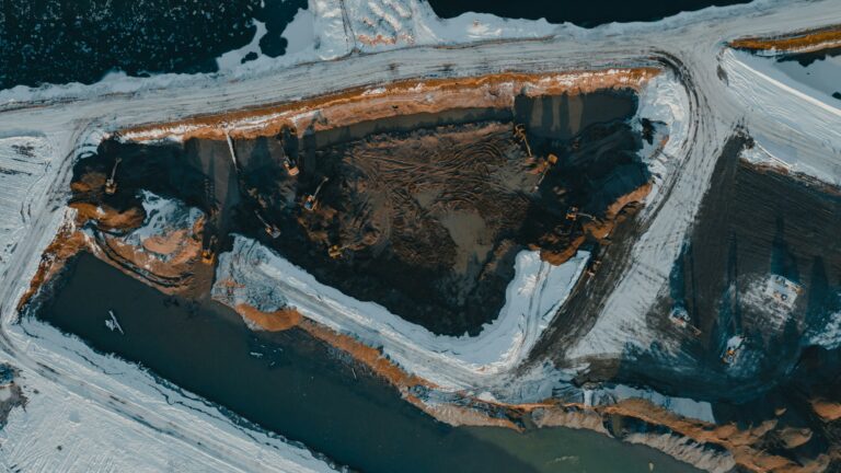 Vue aérienne d’un chantier en hiver à Grand-Quevilly